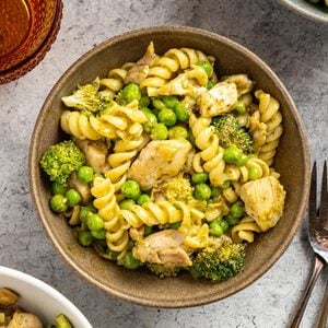 One Pot Chicken Pesto Pasta Exps Tohd24 117847 Erickleinberg 5